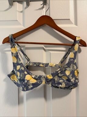 Abercrombie & Fitch Women’s Lemon-Print Underwire Bikini Top - Yellow on Slate